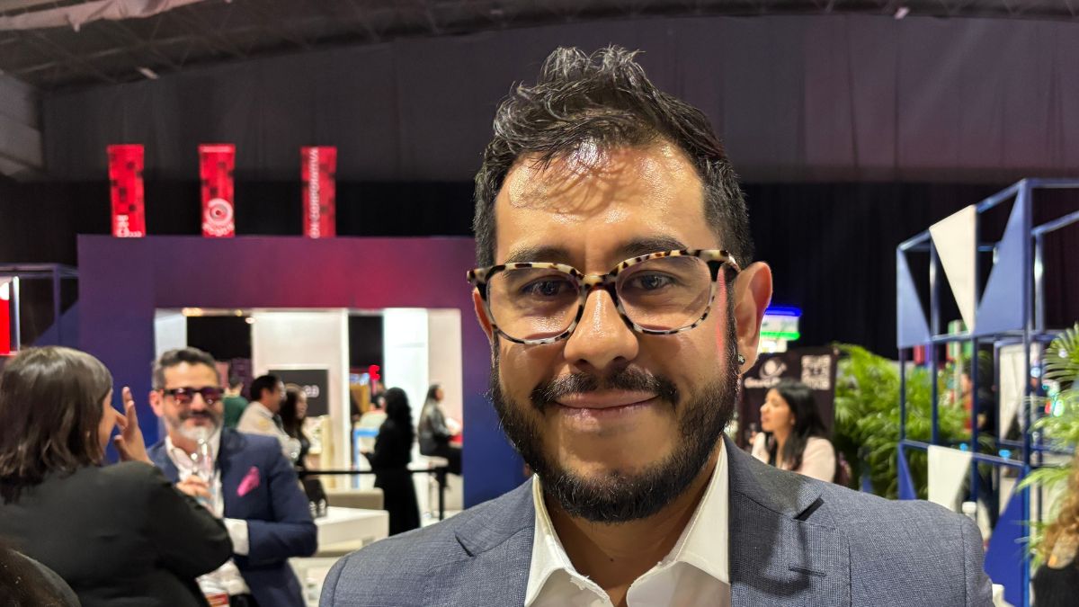 Vinicio Velasco de TeleVĂa revela las claves para conectar con el consumidor actual en el CNM 2025 Foto: Especial