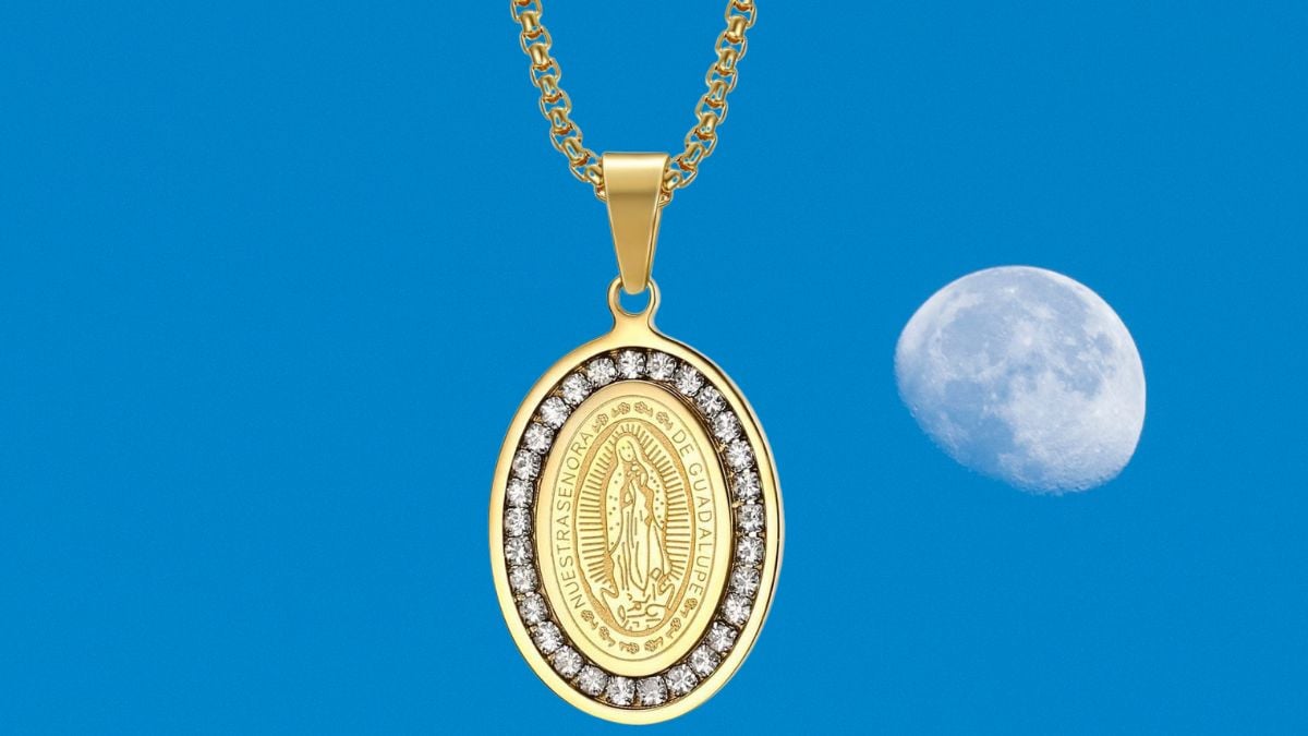Día de las Madres 2025: Medalla de la Virgen de Guadalupe bañada en oro 14k con descuento en Amazon Foto: Especial