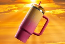Starbucks lanza vaso Stanley bicolor con regalo sorpresa este 26 de mayo: Posible precio Foto: Especial
