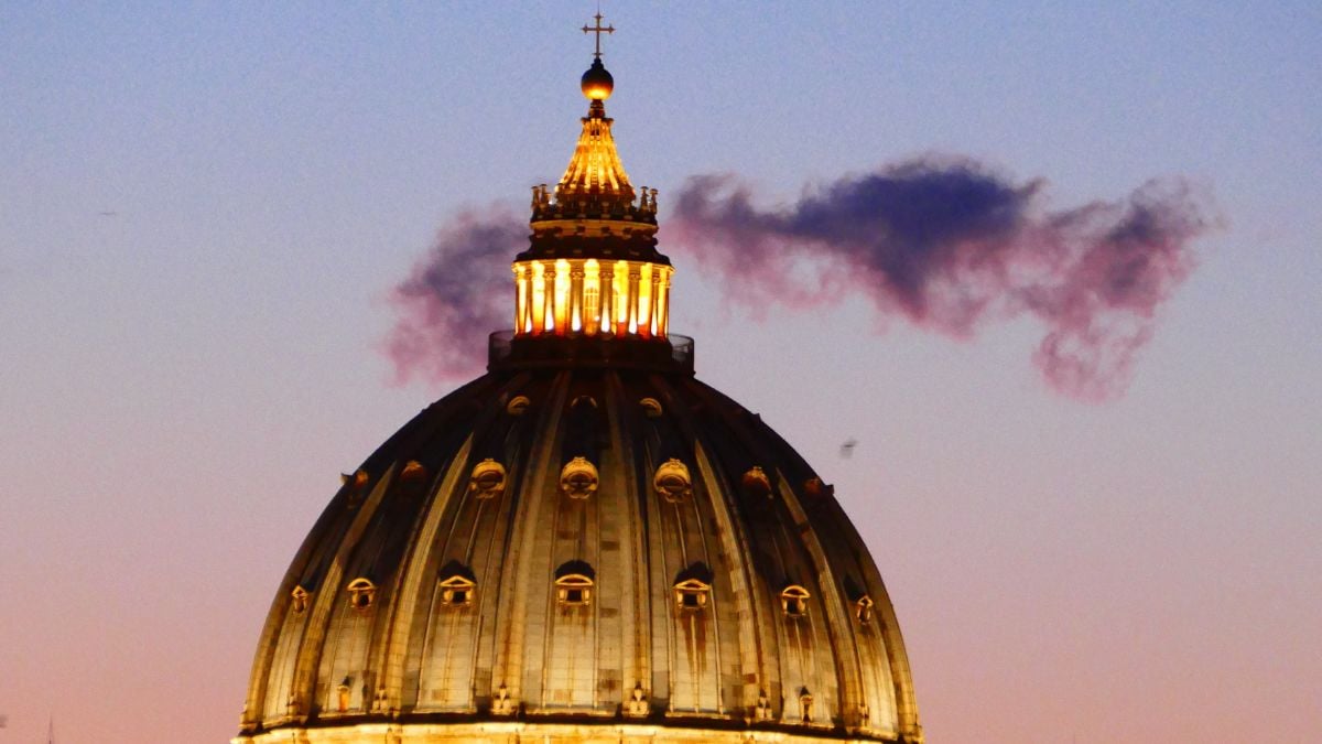 vatican new pope Black smoke! How many votes does a cardinal need to become the new Pope?