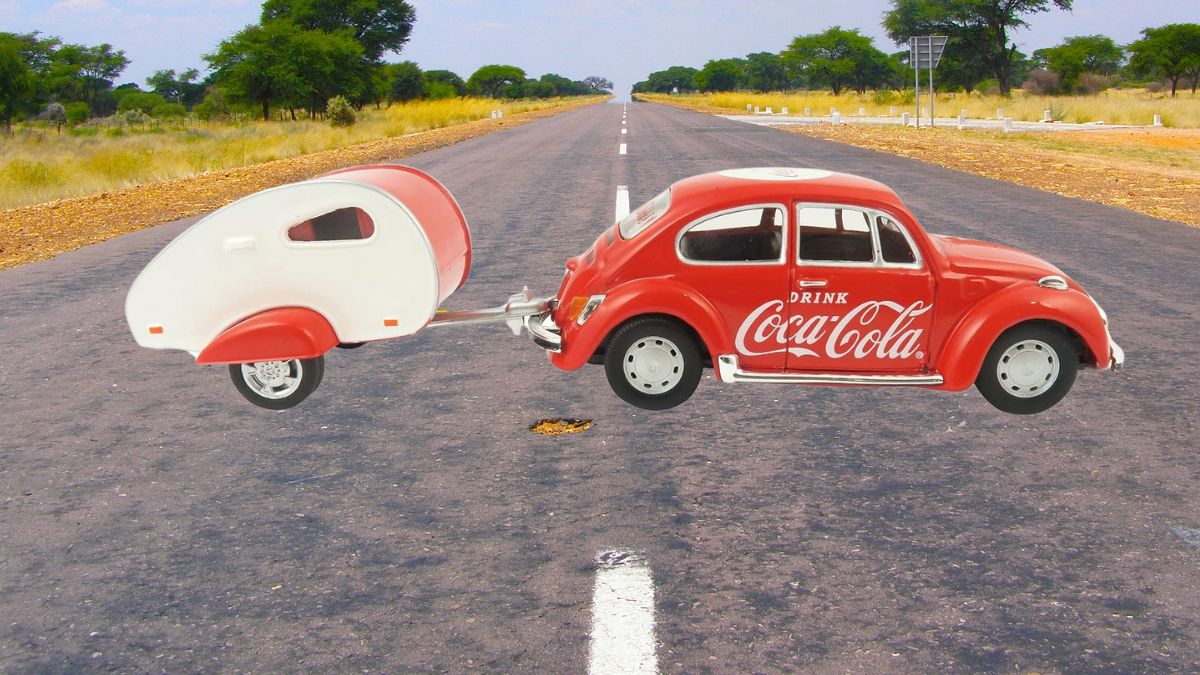 Amazon tiene el Volkswagen Beetle 1967 de Coca Cola con remolque en menos de 610 pesos Foto: Especial