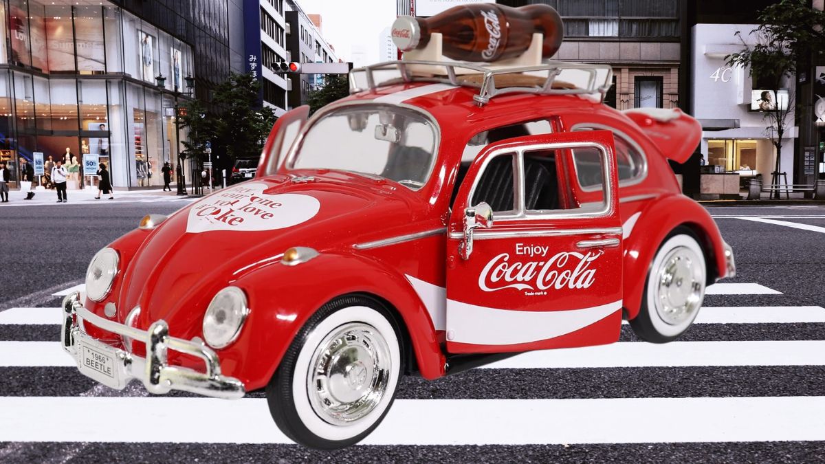 Día del Padre 2025: Volkswagen Beetle 1966 de Coca Cola con botella en el techo a precio único para regalar a papá Foto: Especial