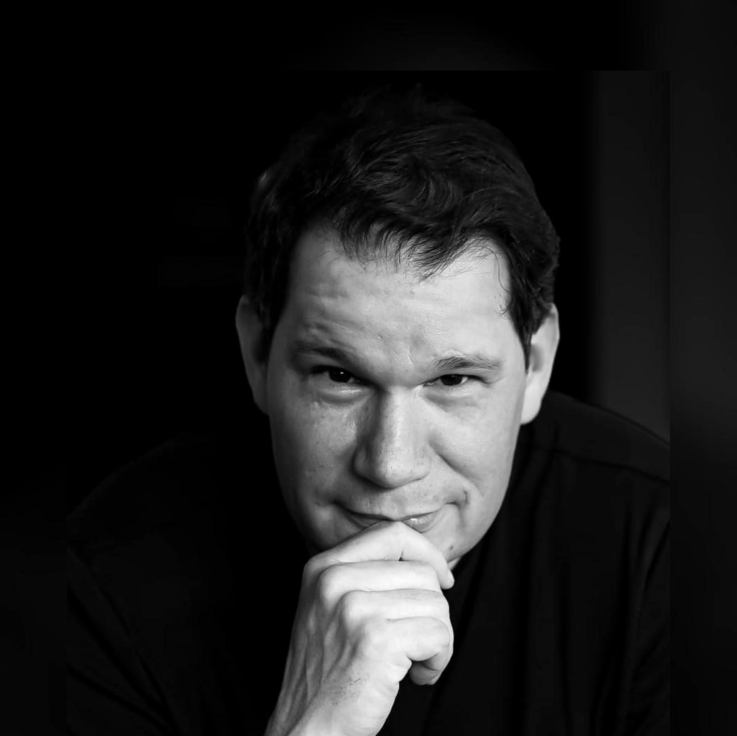Alvaro Rattinger es CEO de la Revista Merca2.0 y colaborador de Eduardo Ruiz-Healy en Radio Fórmula. Autor de los libros Nuevo juego, nuevas reglas y Marketing Asimétrico.