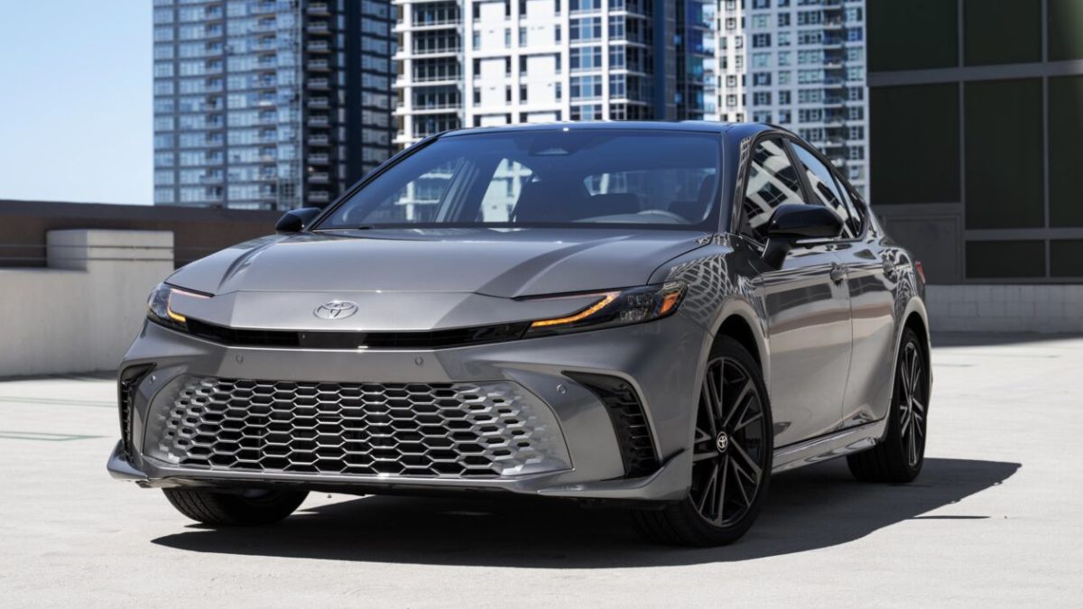 TOYOTA CAMRY 2026