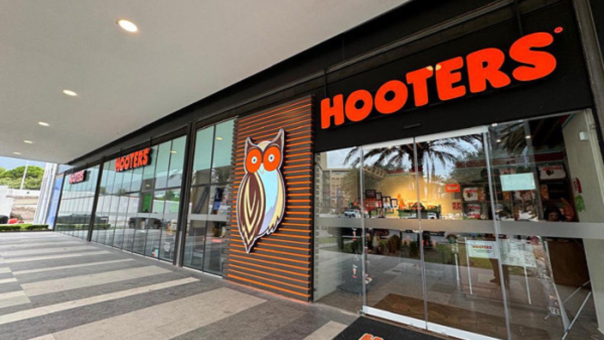 Hooters is closing restaurants in the United States! Check out where!