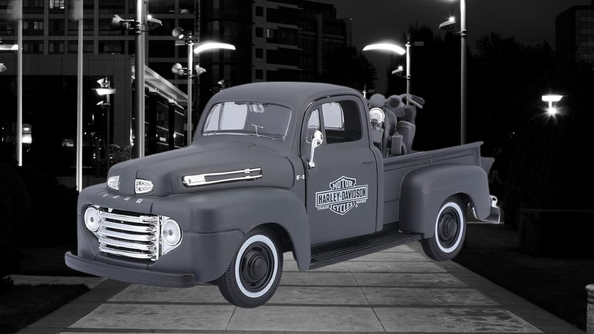 Camioneta Ford y moto Harley Davidson 1942 en menos de 600 pesos en Amazon: Pieza de colección Foto: Especial