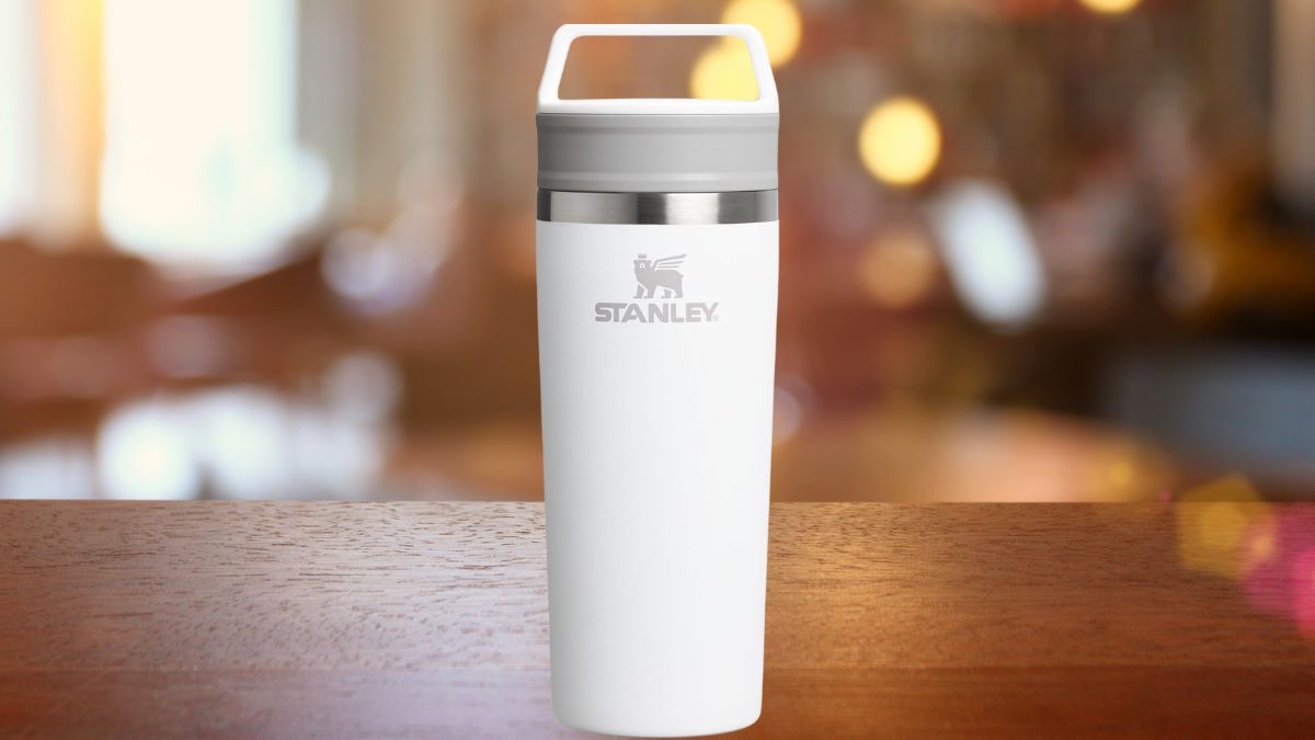 Amazon lanza descuento en el vaso Stanley blanco para viaje: Resistente y listo para usar Foto: Especial