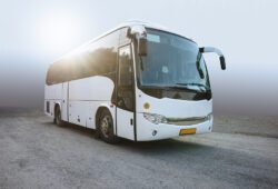Boletos en 30 pesos mexicanos a Monterrey y otros destinos; Consumidores exhiben a la nueva línea de autobuses en México.