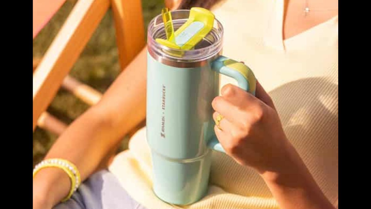 Starbucks lanzará nuevo vaso Stanley Azul este 30 de junio. ¿Cómo lo puedes obtener? Foto: Especial