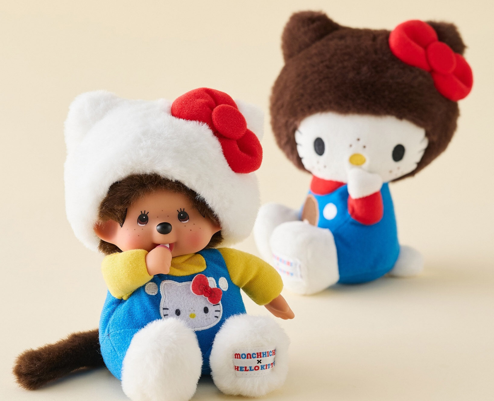 Hello Kitty se fusiona con Monchhichi y aprovecha la tendencia de los Labubus