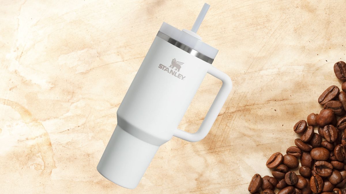 Vaso Stanley blanco 1.180 L con descuento del 50% en Amazon por tiempo limitado Foto: Especial