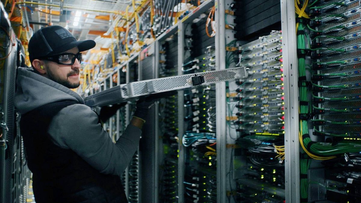 How much does Amazon pay in 2025? Salaries revealed for engineers and AI specialists