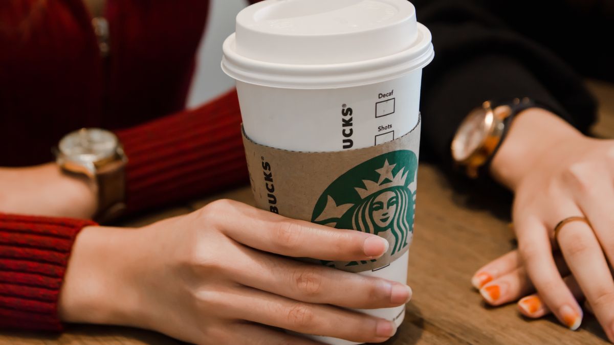 ¿Bebidas gratis en Starbucks? Aquí te contamos cómo funciona la promoción de verano Foto: Especial