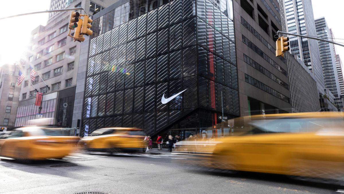 NIKE