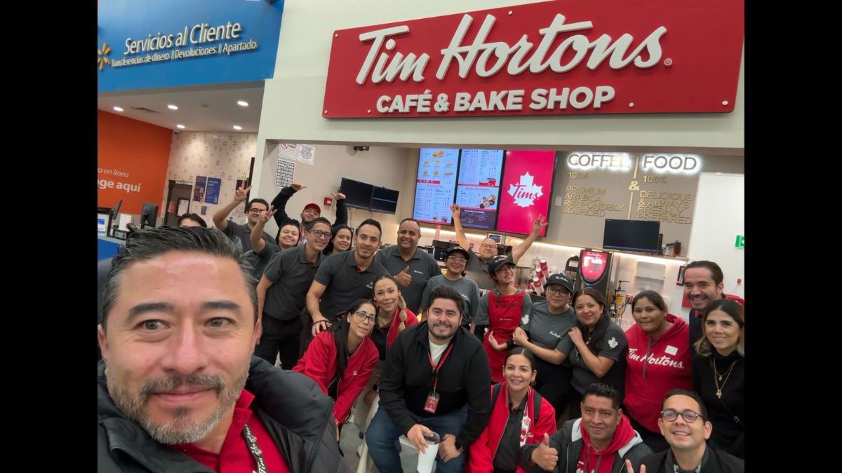 Tim Hortons inaugura sucursal dentro de Walmart en Ciudad Satélite, Edomex Cortesía: LinkedIn