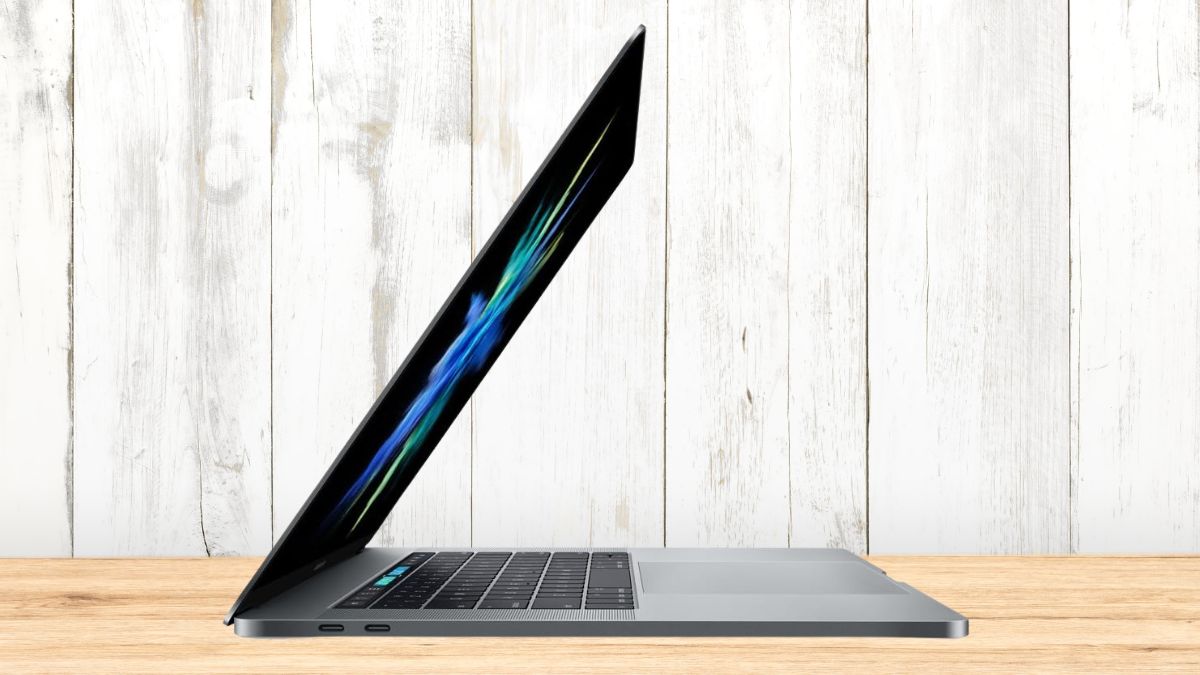 Regreso a clases 2025: ¿Te imagina una Mac en menos de 7 mil pesos? Amazon tiene la Apple MacBook Pro 15 en ese precio Cortesía: Marca / Canva