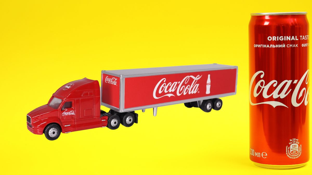 Últimos tráileres Coca Cola coleccionables disponibles en Amazon. Cortesía: Marca / Canva