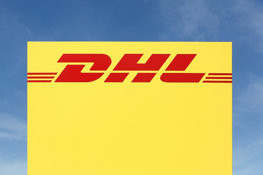 DHL se suma a la tendencia y presenta sus tiernos Labubus