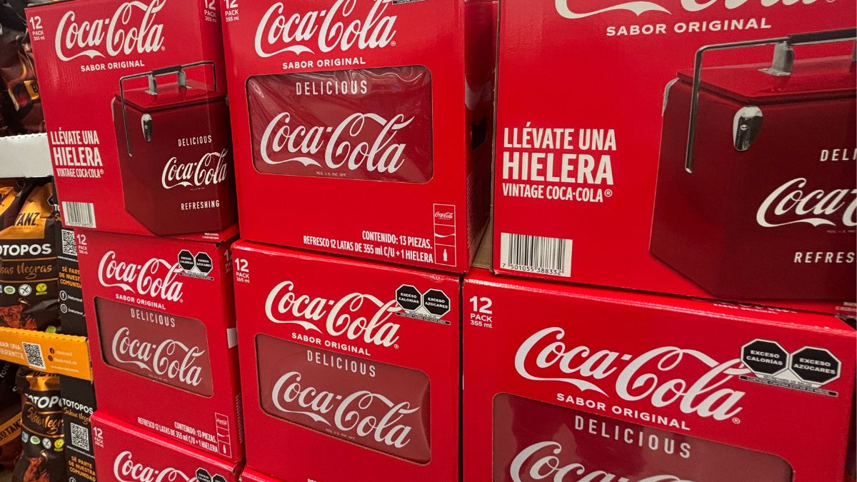 Sam’s Club tiene la hielera Coca Cola VINTAGE en mil 200 pesos incluye 12 latas de refresco Foto: Antonio Miranda