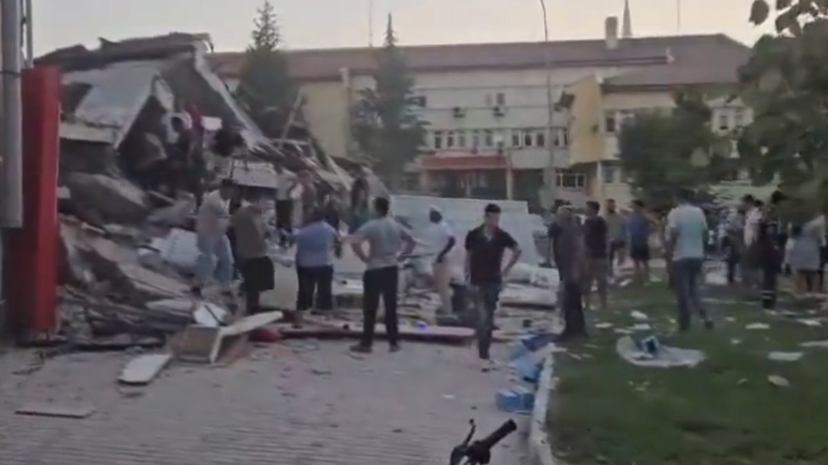 Turquía: Sismo de 6.1 deja edificios colapsados y daños graves | VIDEO Cortesía: Redes