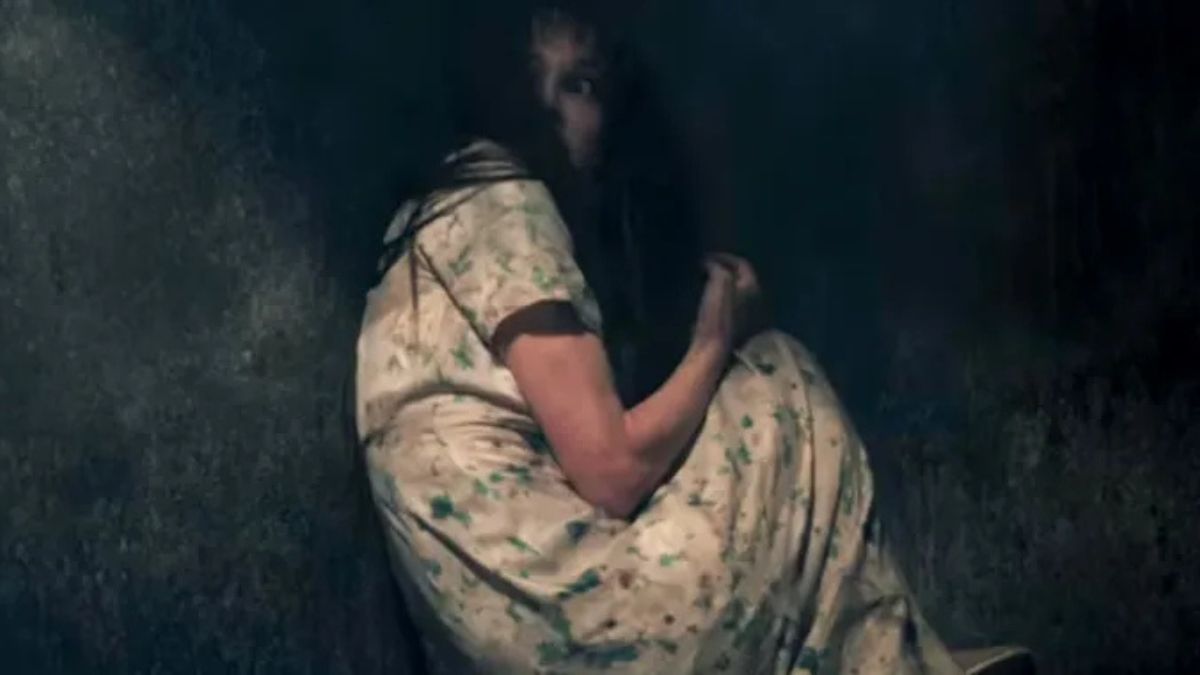 ¿Quién es la mujer a la que salva Merlina en el Centro Psiquiátrico Willow Hill?
