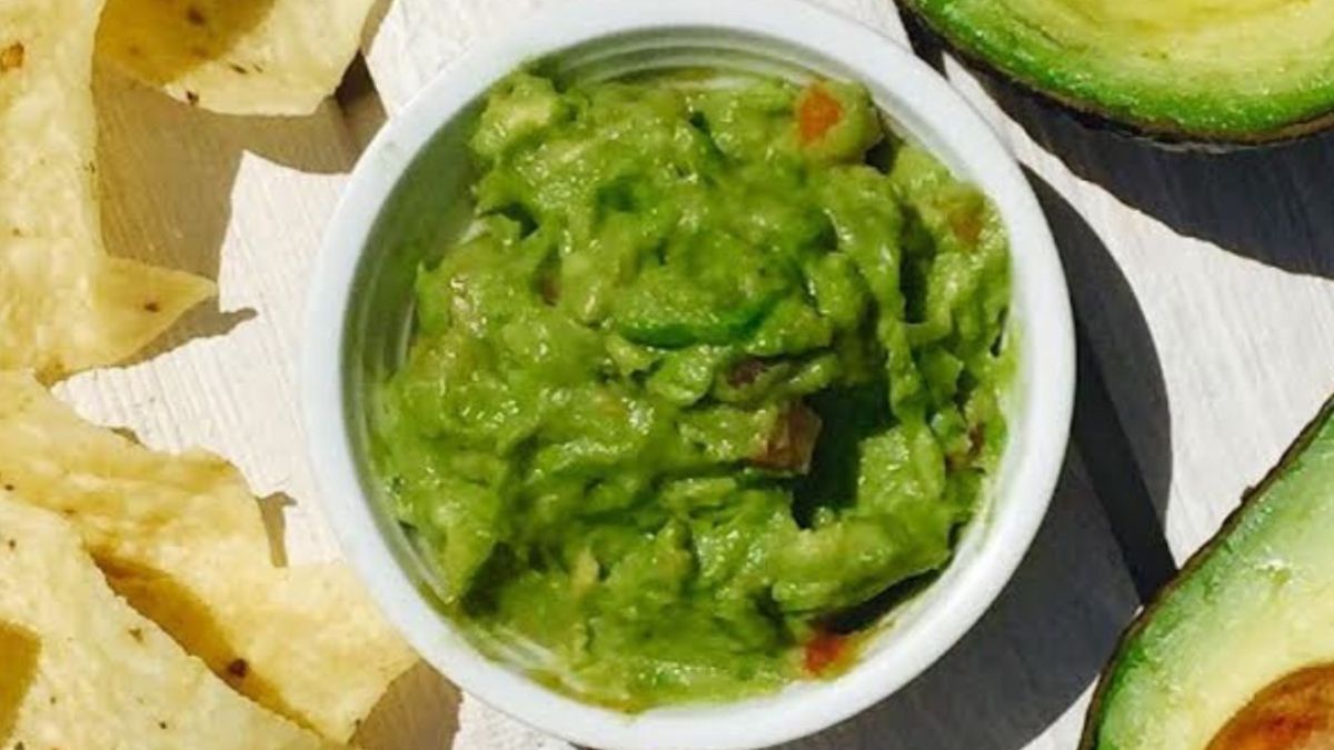 California Tortilla will be giving away FREE chips and guac! Check out when and how to get them
