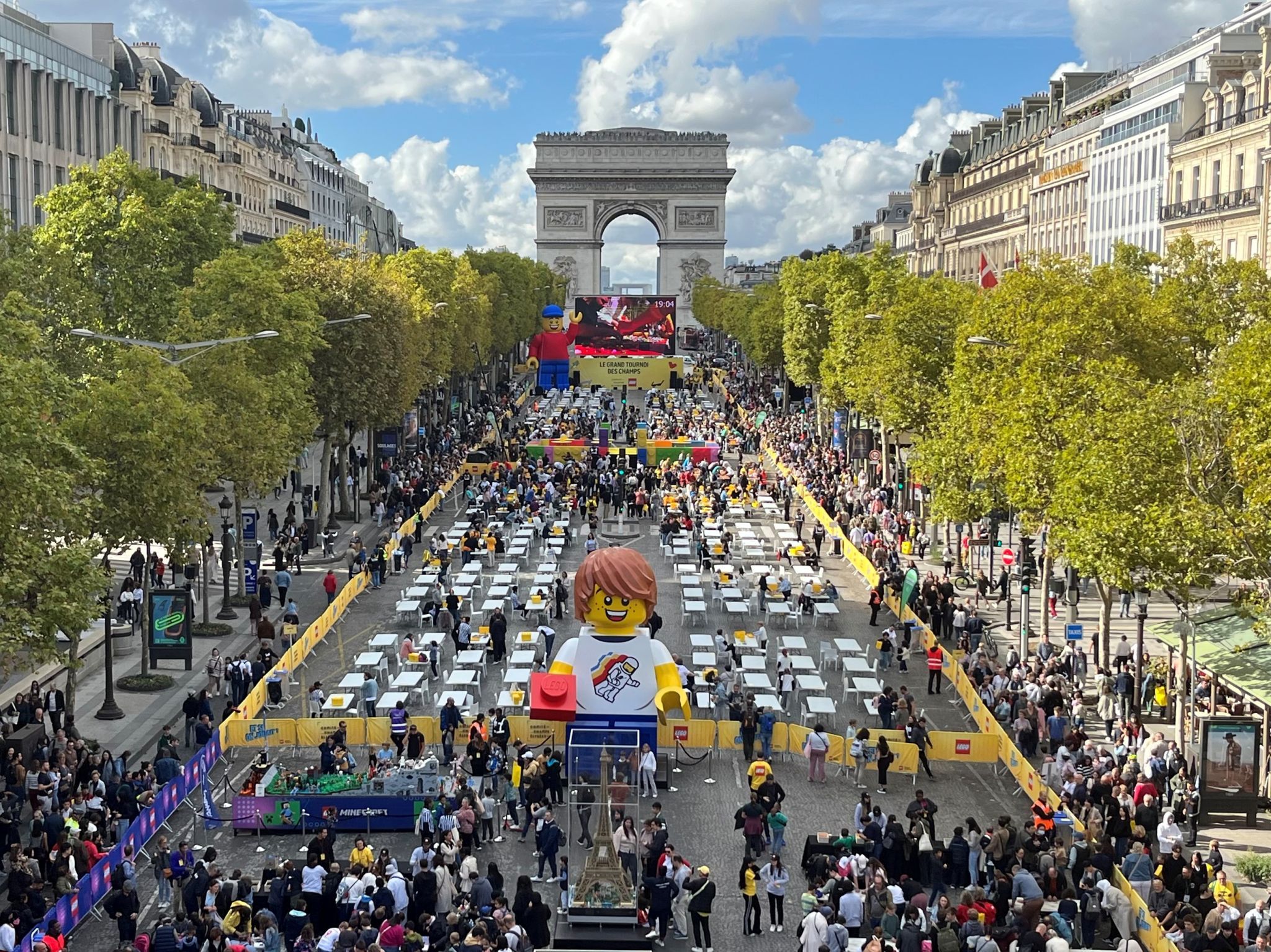 LEGO y un OOH que transforma Paris en un gigantesco tablero de juego