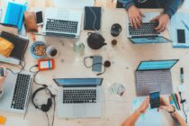 El limbo creativo de los juniors en publicidad: la paradoja que expusieron dos creativas en LinkedIn