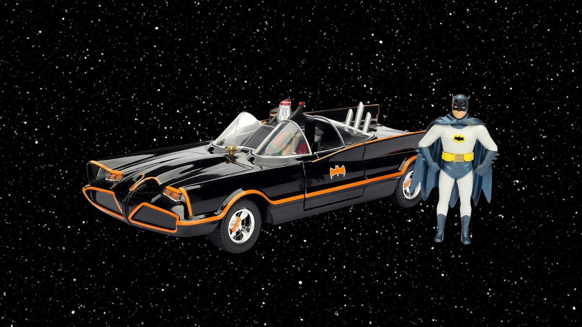 Batman Day 2025: El batimóvil de 1966 llega con un descuento espectacular Cortesía: Amazon / Canva