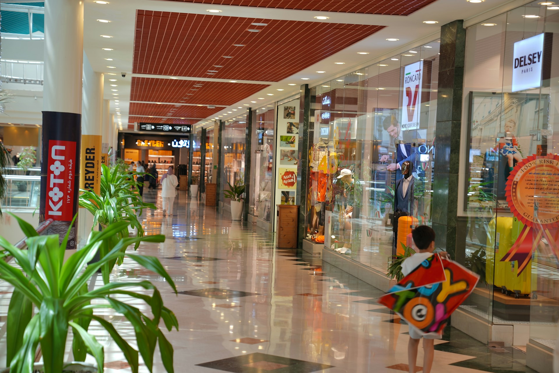 Las marcas internacionales enfrentan dificultades para sostener tiendas físicas en mercados como Chile Retail