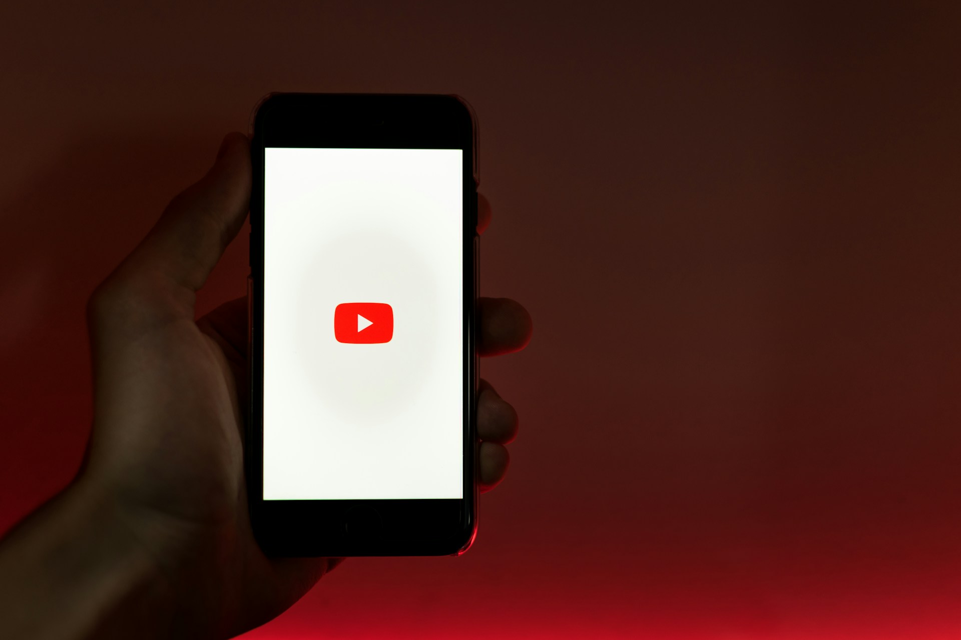 YouTube permite doblaje universal para creadores miniaturas localizadas
